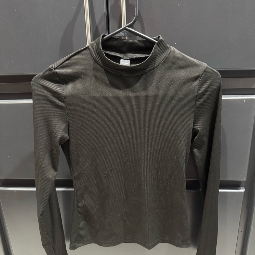 SHEIN Black Ribbed Knit Top